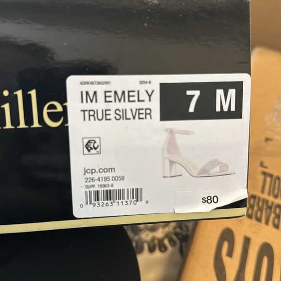 I. Miller “IM EMELY” true silver size 7 heels - Picture 3 of 3